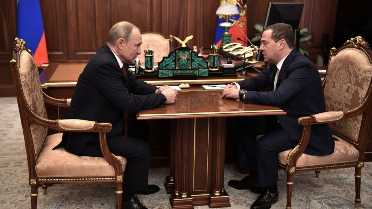 Putin-Freund Dmitri Medwedew (r.) spricht von einer möglichen Apokalypse. (Foto)
