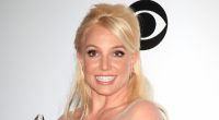 Britney Spears heizt jetzt in einem überraschenden Look ein.