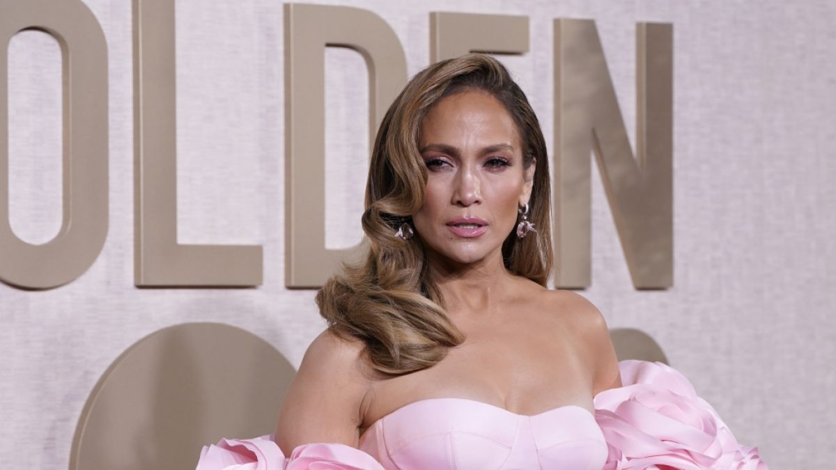 Jennifer Lopez wirbt auf Instagram für Handtaschen.  (Foto)