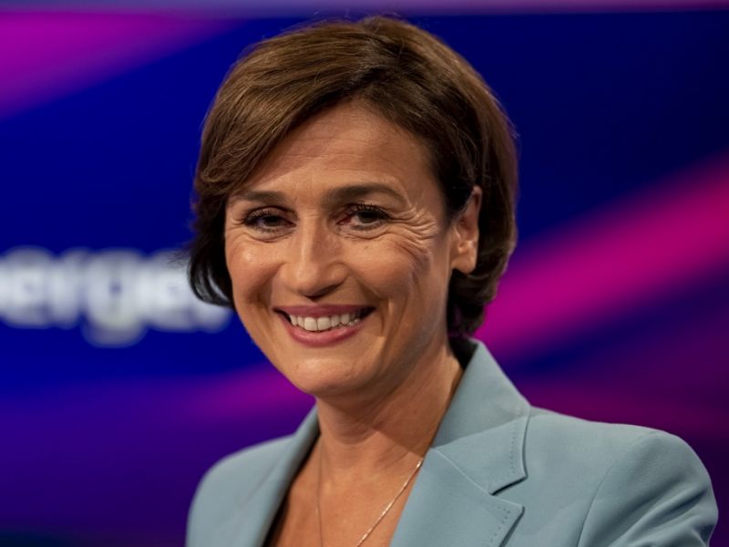 Sandra Maischberger im TV: HIER ist die Moderatorin im Fernsehen zu sehen