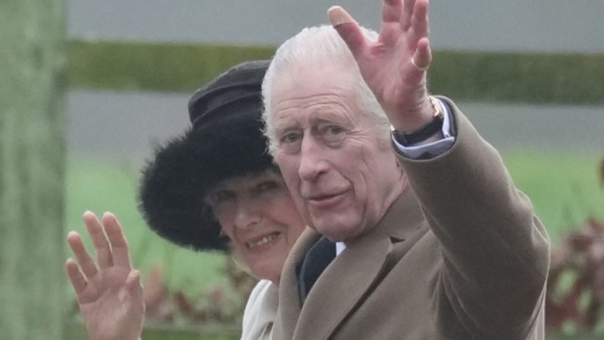 Sechs Tage nach Bekanntwerden seiner Krebsdiagnose zeigte sich König Charles am Sonntag erstmals der Öffentlichkeit. (Foto)