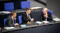 Werden Christian Lindner (FDP), Robert Habeck (Grüne) und Olaf Scholz (SPD, v.l.) noch bis zur nächsten Bundestagswahl 2025 in der Regierung zusammenarbeiten?
