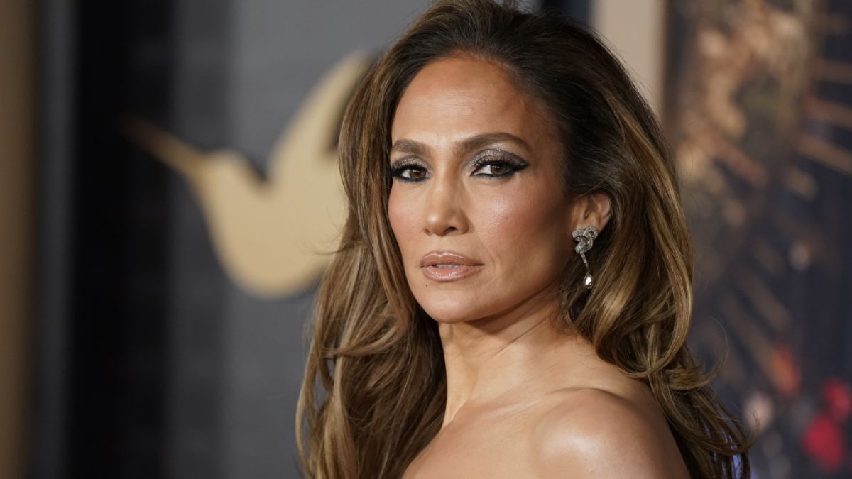 Jennifer Lopez raubt ihren Fans bei einer Filmpremiere den Atem. (Foto)