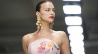 Irina Shayk überrascht Fans auf der New York Fashion Week mit einem sexy Walk im Body.
