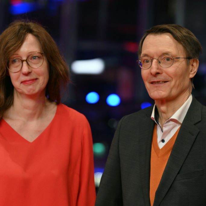 SPD-Politiker zeigt sich mit neuer Freundin - und erntet fiesen Klon-Spott