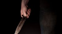 An einem Gymnasium in Wuppertal kam es zu einer blutigen Messerattacke.