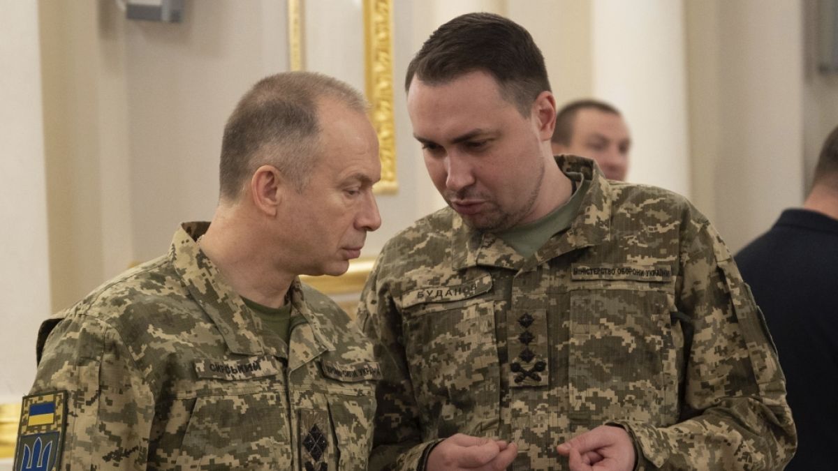 Der Chef des ukrainischen Militärgeheimdienstes Kyrylo Budanow (rechts) warnt vor Russlands gefährlichen Desinformationsplänen. (Foto)