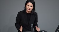 Annalena Baerbock (Bündnis 90/Die Grünen) spricht im Bundestag.