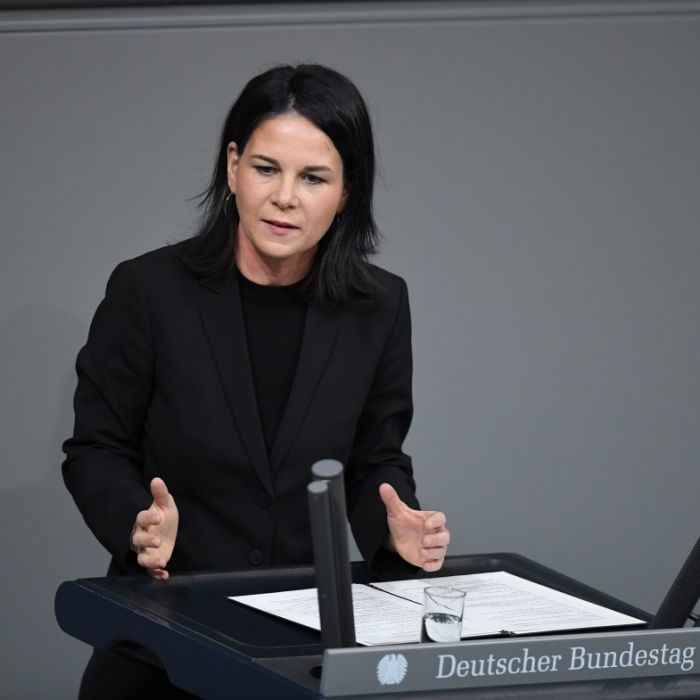 Annalena Baerbock (Bündnis 90/Die Grünen) spricht im Bundestag.