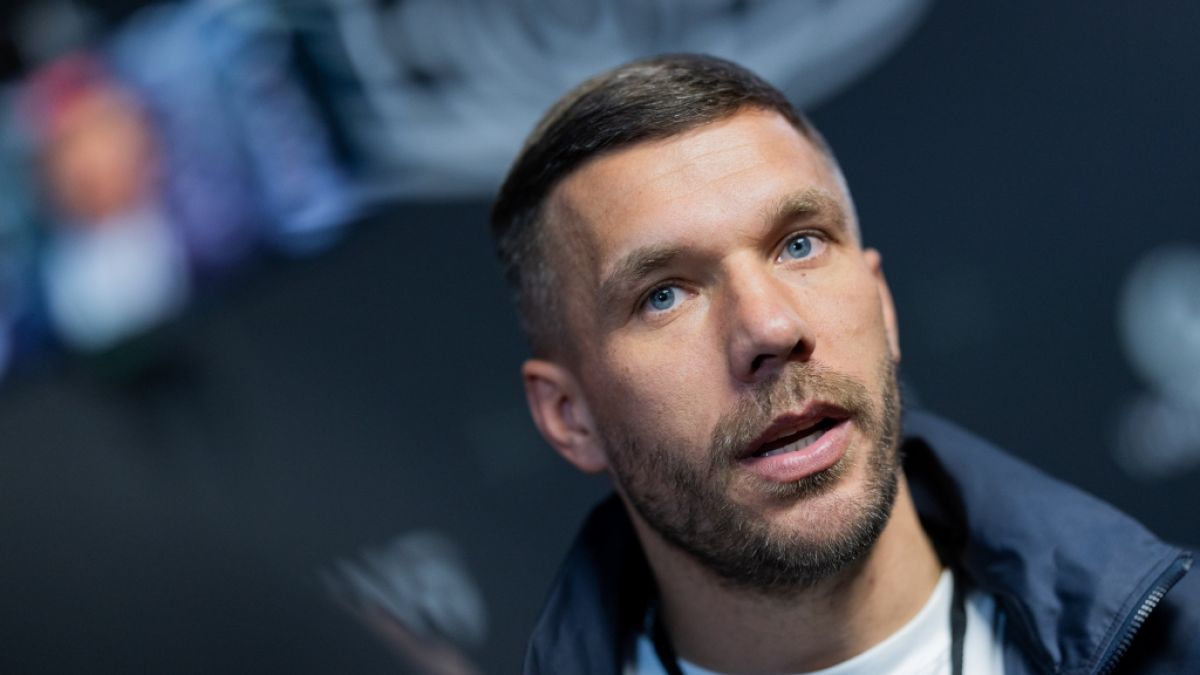 Ist Lukas Podolski mit Aussagen über Frauen in seiner Baller League zu weit gegangen? (Foto)