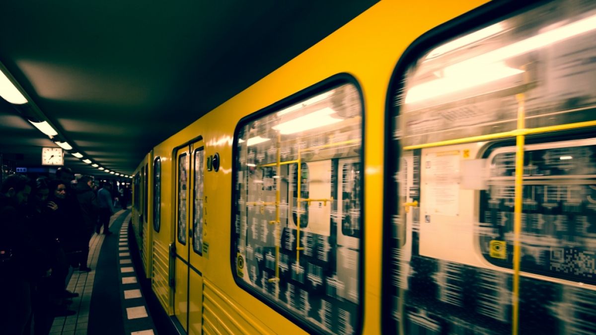 Ein 33-jähriger Mann soll eine Frau in einer Berliner U-Bahn vergewaltigt haben. (Foto)