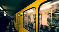 Ein 33-jähriger Mann soll eine Frau in einer Berliner U-Bahn vergewaltigt haben.