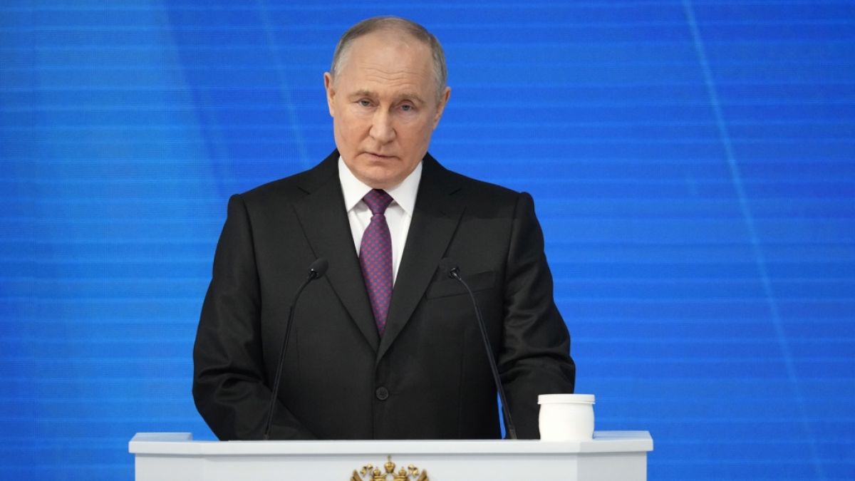 Wladimir Putin wirkte einer Körpersprache-Expertin zufolge bei seiner Rede in Moskau "angeschlagen". (Foto)
