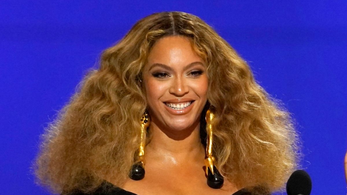 Beyoncé zeigt sich halbnackt für ein Modemagazin. (Foto)