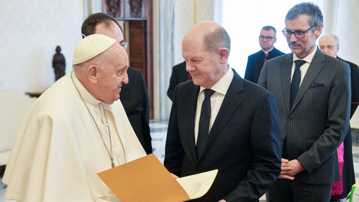Papst Franziskus empfing Bundeskanzler Olaf Scholz jetzt zu einer Privataudienz. (Foto)