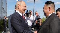 Kim Jong-un (links) hat Wladimir Putin offenbar nur geringfügige Granaten geliefert.