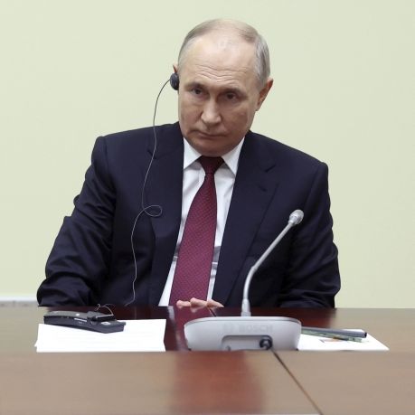 Drohnen-Bombe lässt Putins Millionen-Panzer explodieren