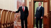 Wladimir Putin (links) setzte Dmitri Medwedew als russischen Präsident und Ministerpräsident ein.