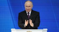 Kur vor den Wahlen in Russland kursiert im Internet ein bizarres Video, in dem Wladimir Putin singt, tanzt und mit seinen Händen ein Herz bildet.