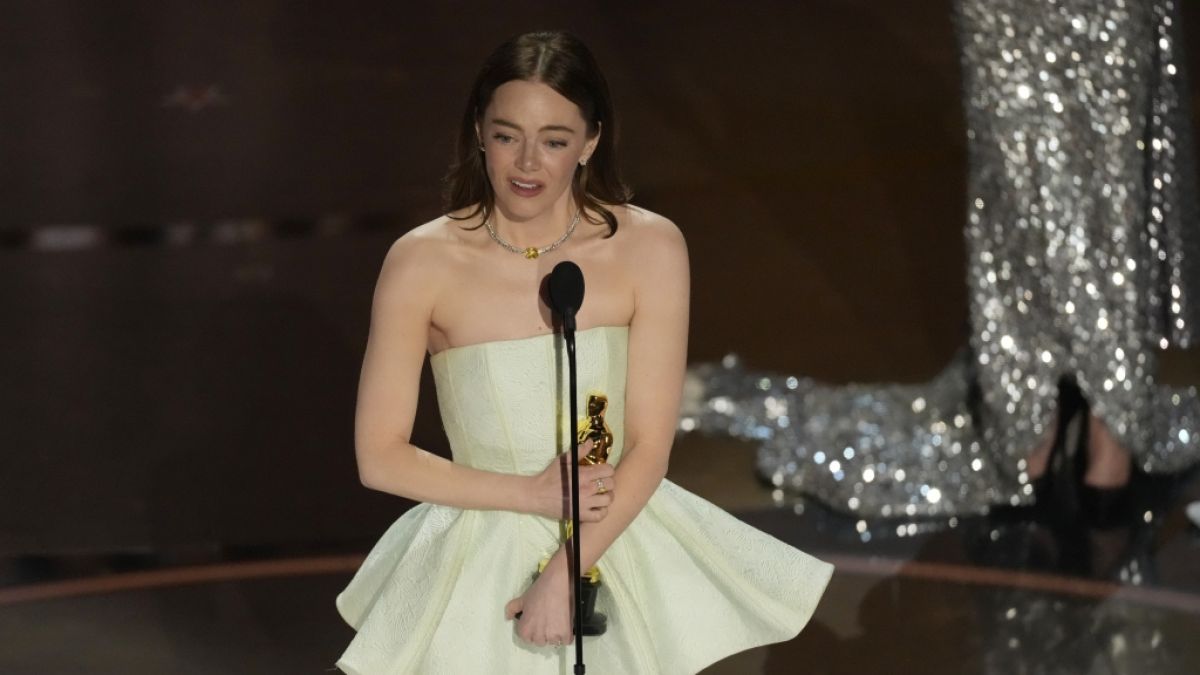 Schauspielerin Emma Stone ist bei der Oscar-Verleihung 2024 das Kleid geplatzt. (Foto)