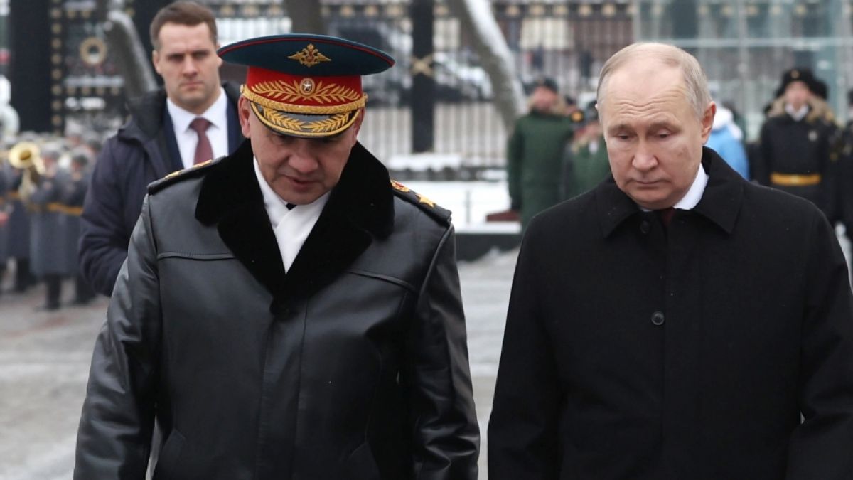 Seit dem Jahr 2014 hält Wladimir Putin (r.) die Krim besetzt. (Foto)