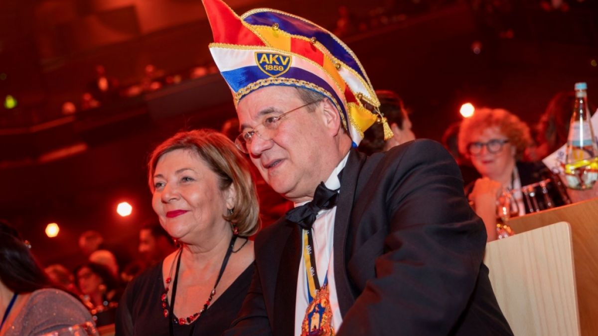 Armin Laschet und seine Frau Susanne nehmen an der Verleihung des "Ordens wider den tierischen Ernst" des Aachener Karnevalsvereins (AKV) teil. (Foto)