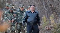 Kim Jong Un testete bei einer Militärdemonstration in Nordkorea einen neuen Kampfpanzer.