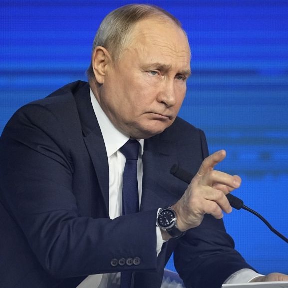Putin-Vertrauter getötet - Mutmaßliche Geliebte wütet im Netz