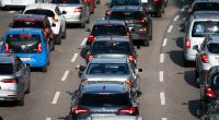 Zum Start der Osterferien 2024 steigt wieder die Stau-Gefahr auf deutschen Autobahnen.