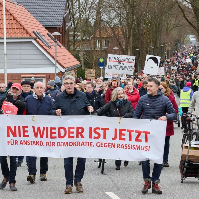 Laut gegen Rechtsextremismus und Menschenhass: Auch im April 2024 wird in etlichen Städten in Deutschland für die Demokratie demonstriert.