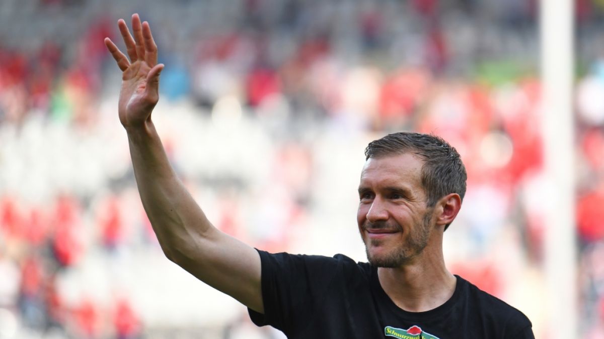 Julian Schuster beendete 2018 seine Profikarriere als Fußballer beim SC Freiburg, blieb dem Verein aber als Co- und Verbindungstrainer treu. (Foto)