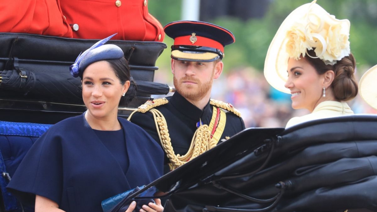 Ein Blick aus glücklicheren Tagen - heute haben sich Meghan Markle, Prinz Harry und Prinzessin Kate nicht mehr viel zu sagen. (Foto)