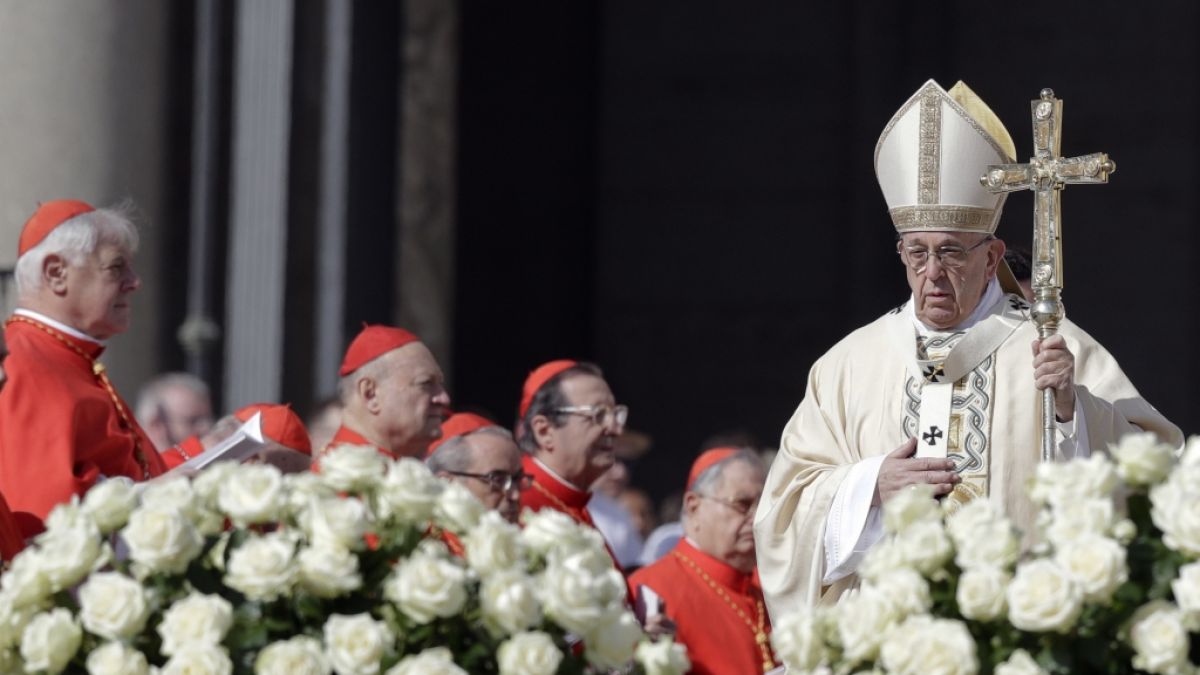 Papst Franziskus hält am Ostersonntag die Ostermesse ab und spendet danach seinen Segen "Urbi et Orbi". (Foto)