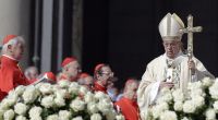 Papst Franziskus hält am Ostersonntag die Ostermesse ab und spendet danach seinen Segen 