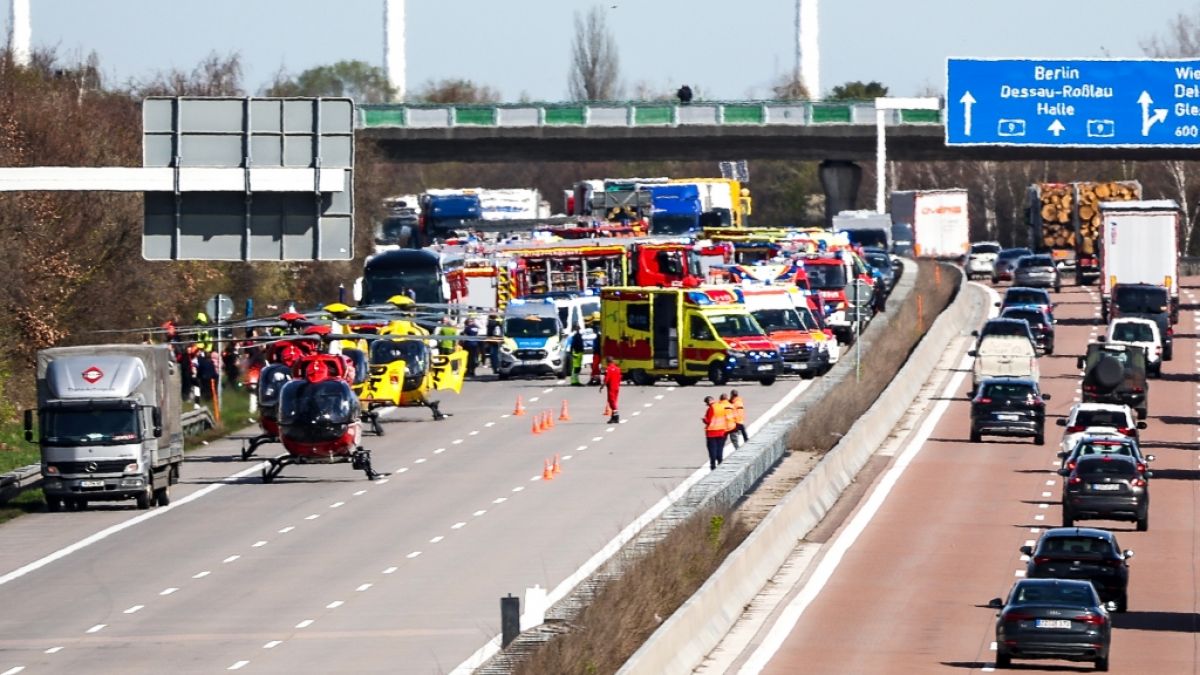 #Überlandstraße-Flugzeugunglück hinaus dieser A9: Mindestens 5 Tote nachher schwerem Busunfall zusammen mit Leipzig