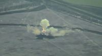 Videoaufnahmen zeigen, wie ein russisches BUK-Luftabwehrsystem bei einem Himars-Angriff explodiert und zerstört wird.