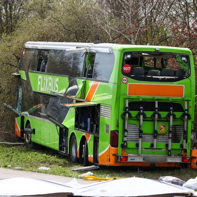 Insgesamt vier Menschen verloren beim Flixbus-Unfall auf der A9 ums Leben.