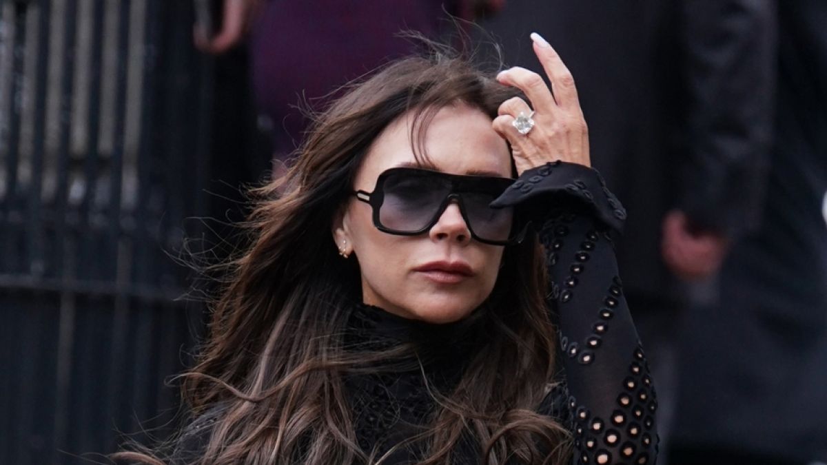#Victoria Beckham: Plötzlich trägt sie nur verdongeln BH… und Schlappohren
