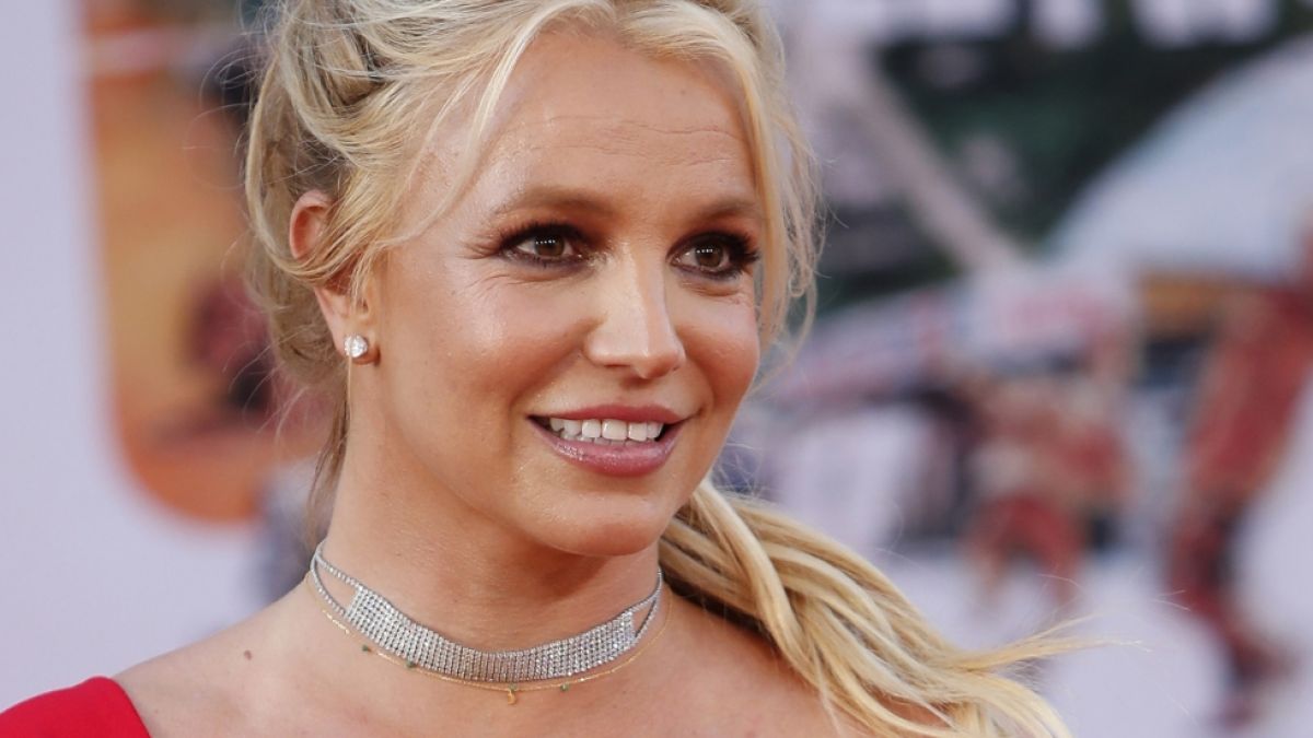 Gab es bei Britney Spears vielleicht das eine oder andere Schlückchen zu viel? (Foto)