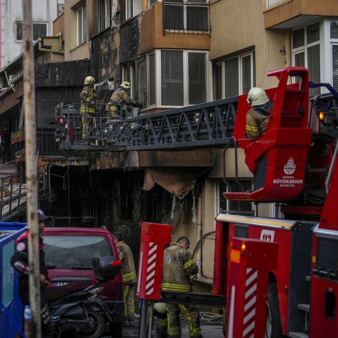 Feuer unter Wohnhaus ausgebrochen - mindestens 29 Tote