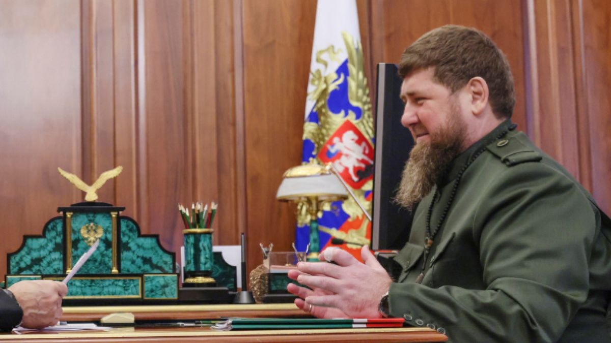 Ramsan Kadyrow (rechts) gilt als enger Verbündeter von Wladimir Putin. (Foto)