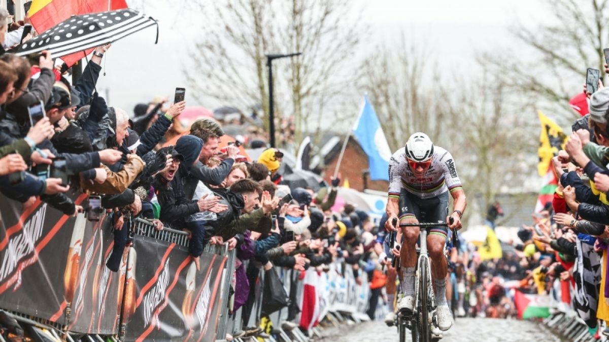 #Paris-Roubaix 2024 in TV und Live-Stream: Politt, van dieser Poel, Philipsen: Wer gewinnt in dieser "Hölle des Nordens"?