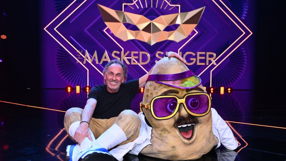 Auftakt von "The Masked Singer": Hugo Egon Balder steckte im Couch-Potato-Kostüm. (Foto)