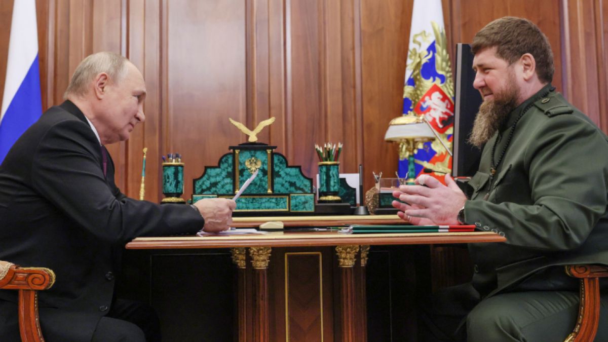 Ramsan Kadyrow (rechts) verbannt auch Putins Hymne. (Foto)