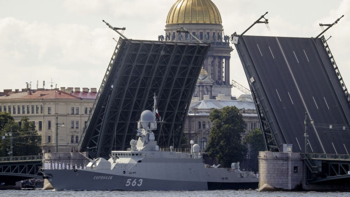 Die Aufnahme zeigt Wladimir Putins Kriegsschiff "Serpuchow" im Jahr 2017. (Foto)