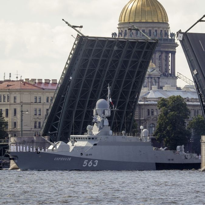 Feuer in der Ostsee - Putins Raketenschiff plötzlich in Flammen