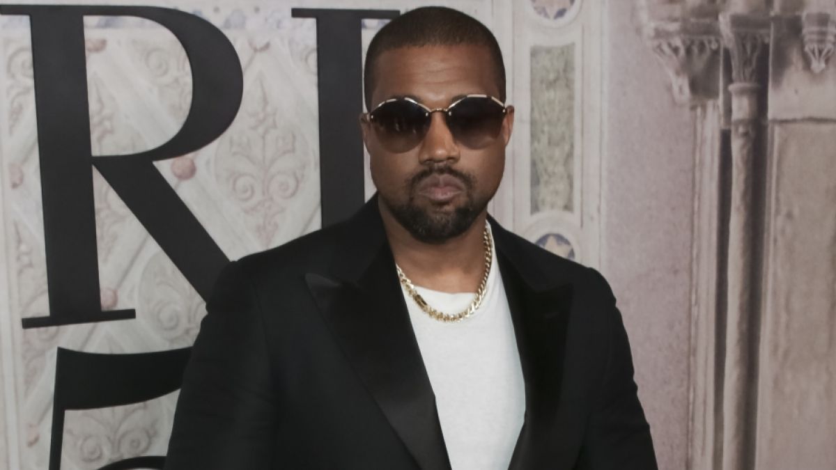 Kanye West hat zusammen mit seiner Partnerin Bianca Censori wieder einen Hingucker-Auftritt absolviert. (Foto)