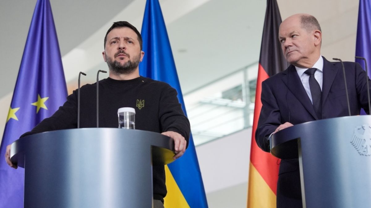 Ukraine-Präsident Selenskyj (links) fordert weitere Waffenlieferungen des Westens. (Foto)