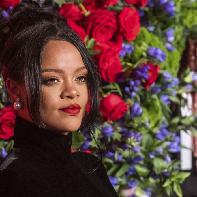 Rihanna: Sängerin provoziert als heiße Nonne ohne BH / Bertelsmann-Stiftung: Mittelschicht verliert Vertrauen