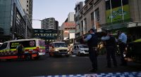 In einem Einkaufszentrum in Sydney (Australien) sind bei einer Messer-Attacke mehrere Personen niedergestochen worden.